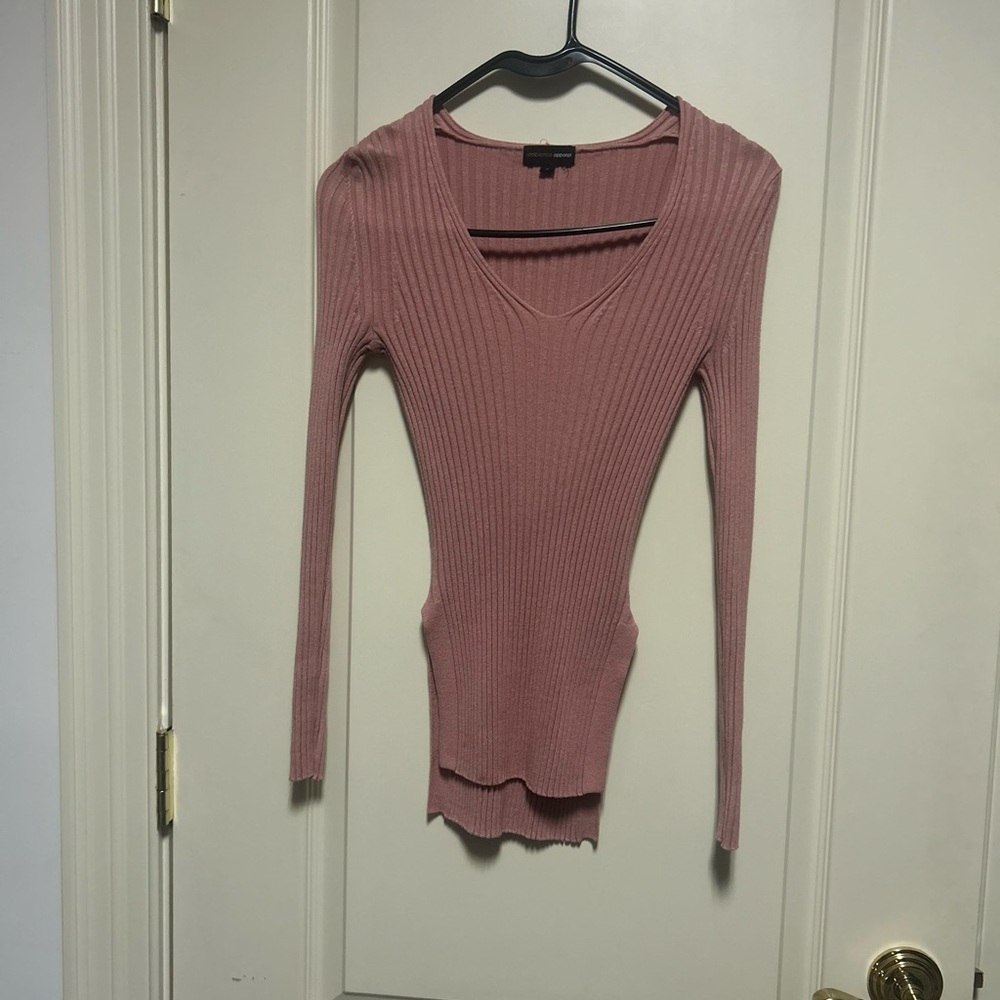 Women's V-Neck Ribbed Sweater - Pink